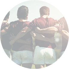 肩を組んでいる写真